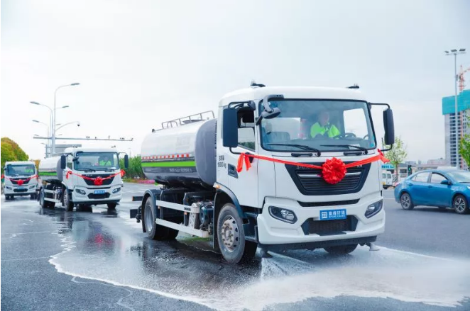 新时代中国城市美容师！leyu.乐鱼环境新能源环卫车可减排4.5万吨污染物